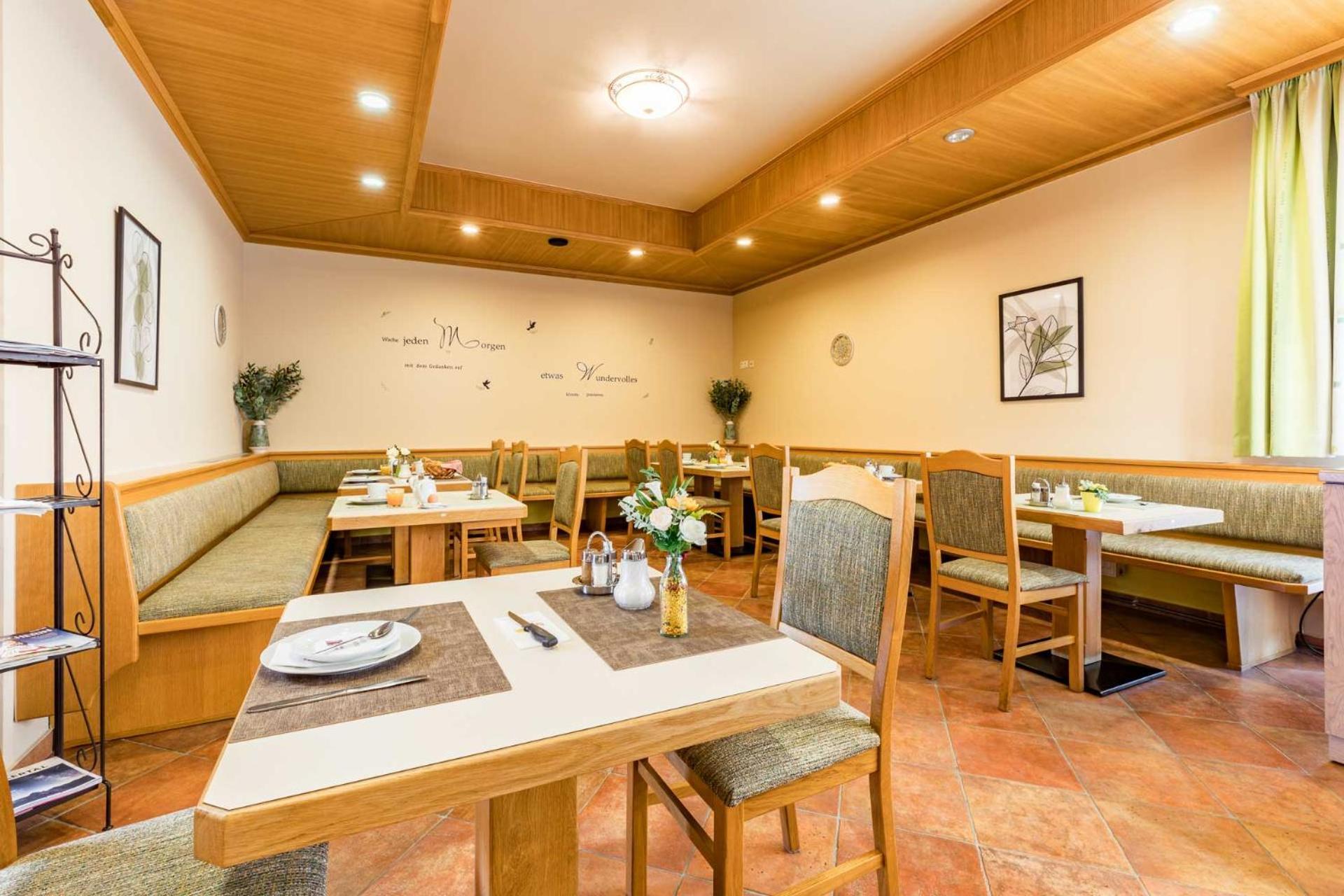 Hotel Garni Steinfeld Винер-Нойштадт Экстерьер фото