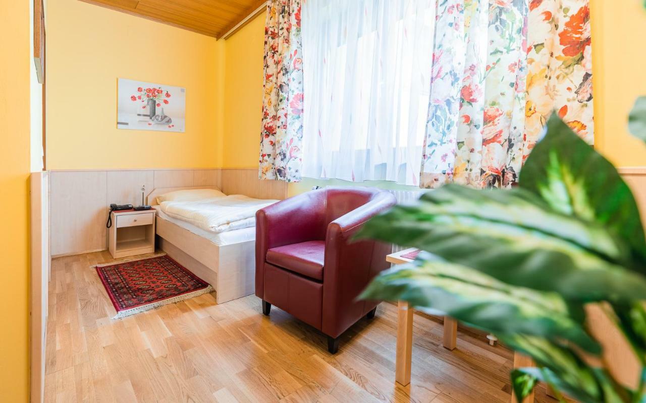 Hotel Garni Steinfeld Винер-Нойштадт Экстерьер фото